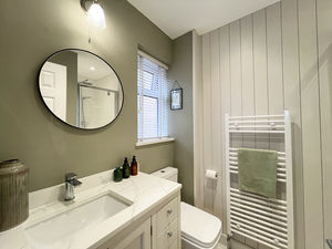 Photo 32- click for photo gallery